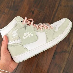 Nike Air Jordan 1 Retro High in ‘Seafoam’